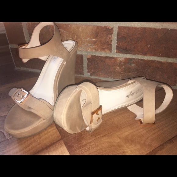 Heels - Picture 2 of 3